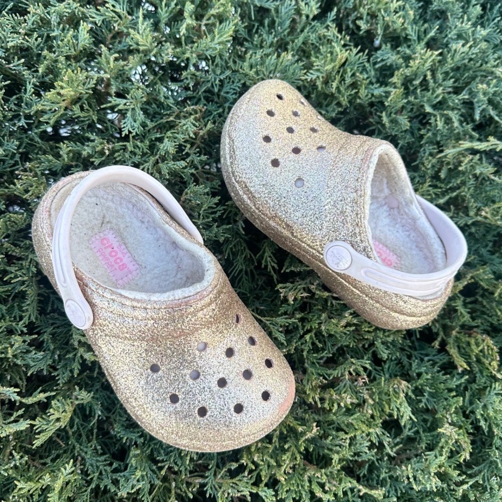 CROCS KIDS CLASSIC LINED GLITTER‎ CLOGS Toddler Size 9/10 Gold